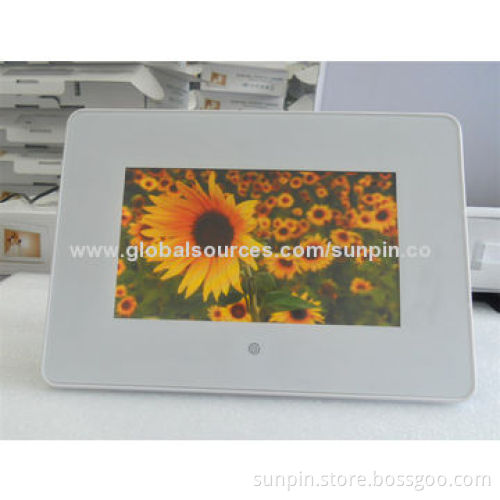 Multifunction Digital Photo Frame with 800 x 480 Resolution